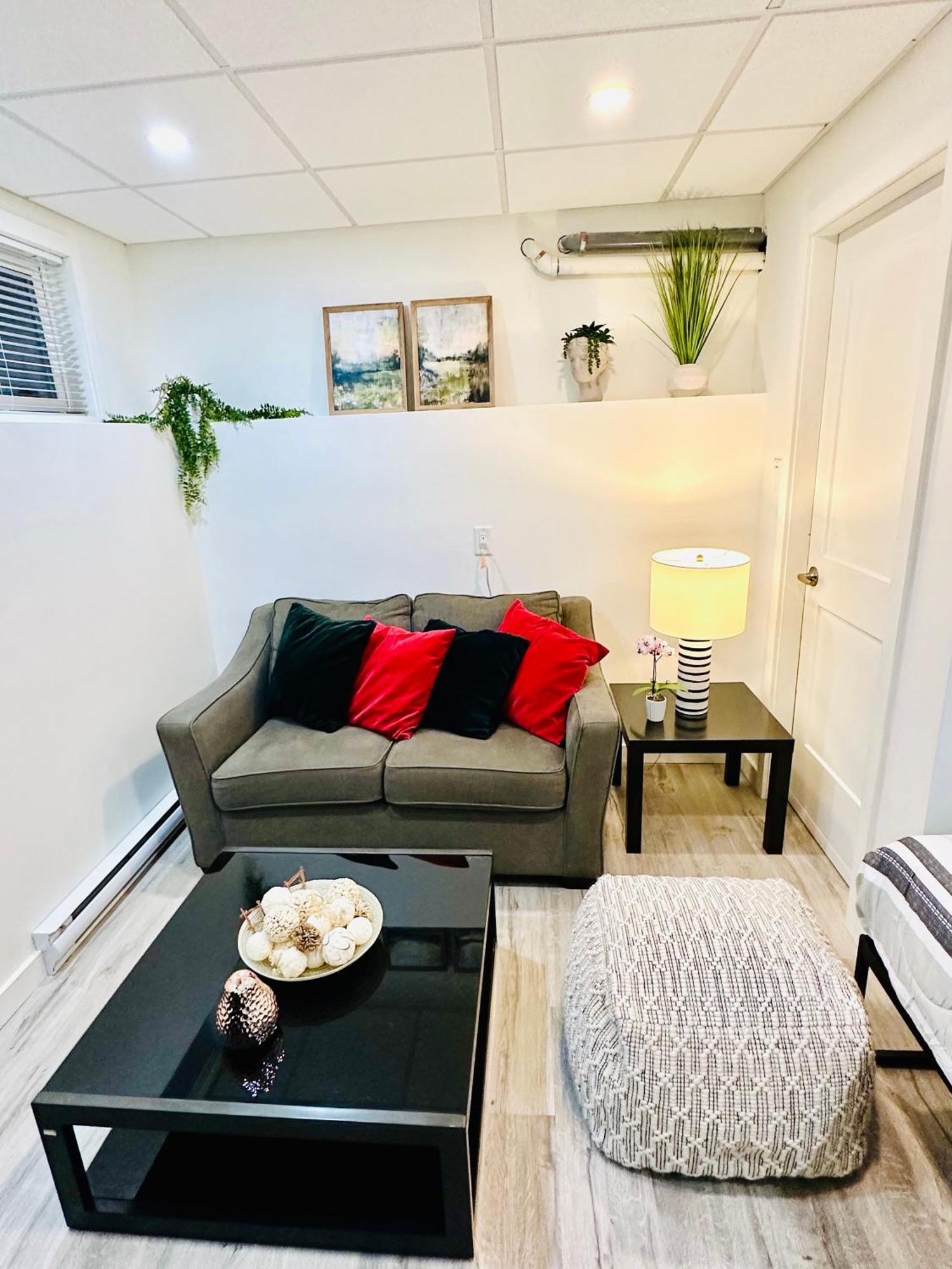 Cozy & Bright Home With Parking Виктория Экстерьер фото