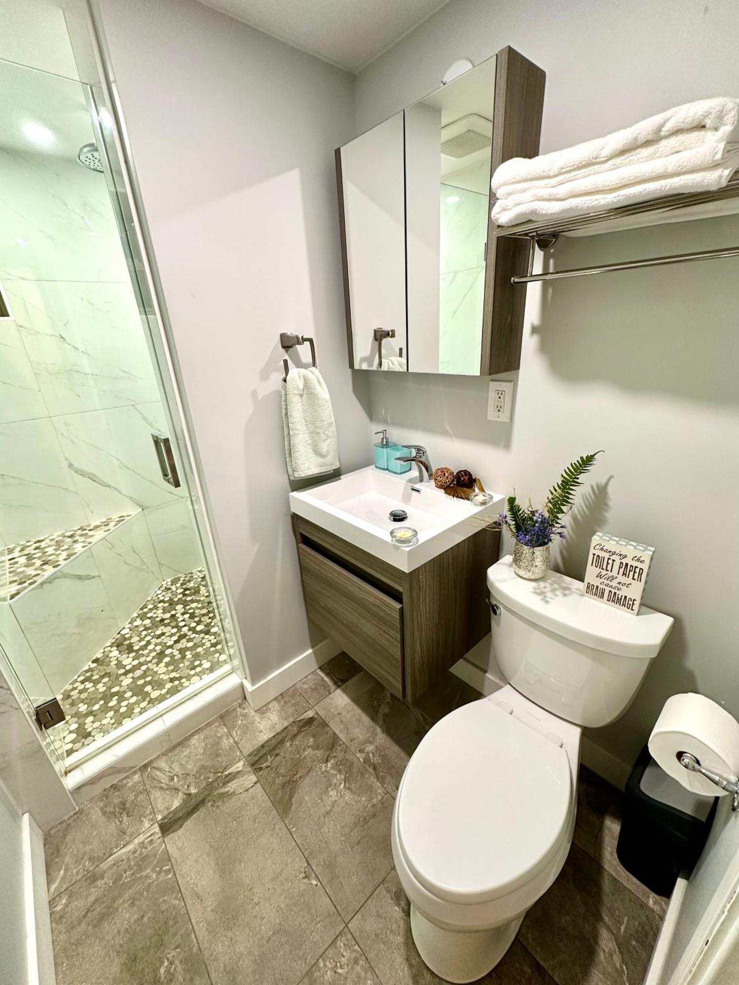 Cozy & Bright Home With Parking Виктория Экстерьер фото